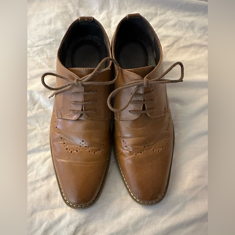 Van Heusen Gardner brown oxford Men's dress shoes. Size 10M. Great condition.